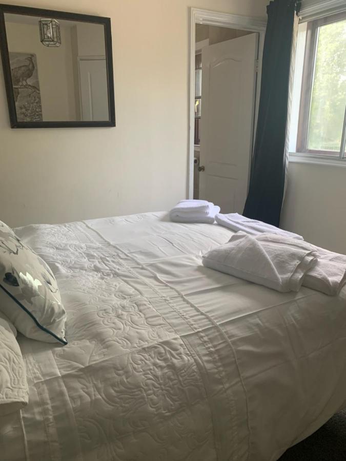 The Swan @ Stoford酒店 外观 照片 A bed with a duvet