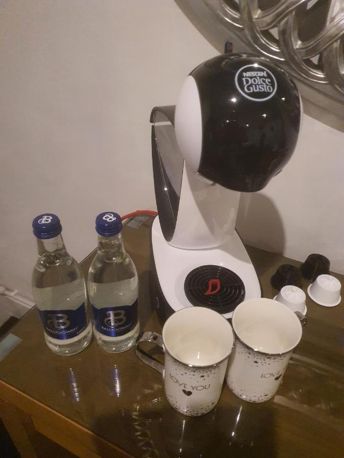 The Swan @ Stoford酒店 外观 照片 A Nespresso coffee machine