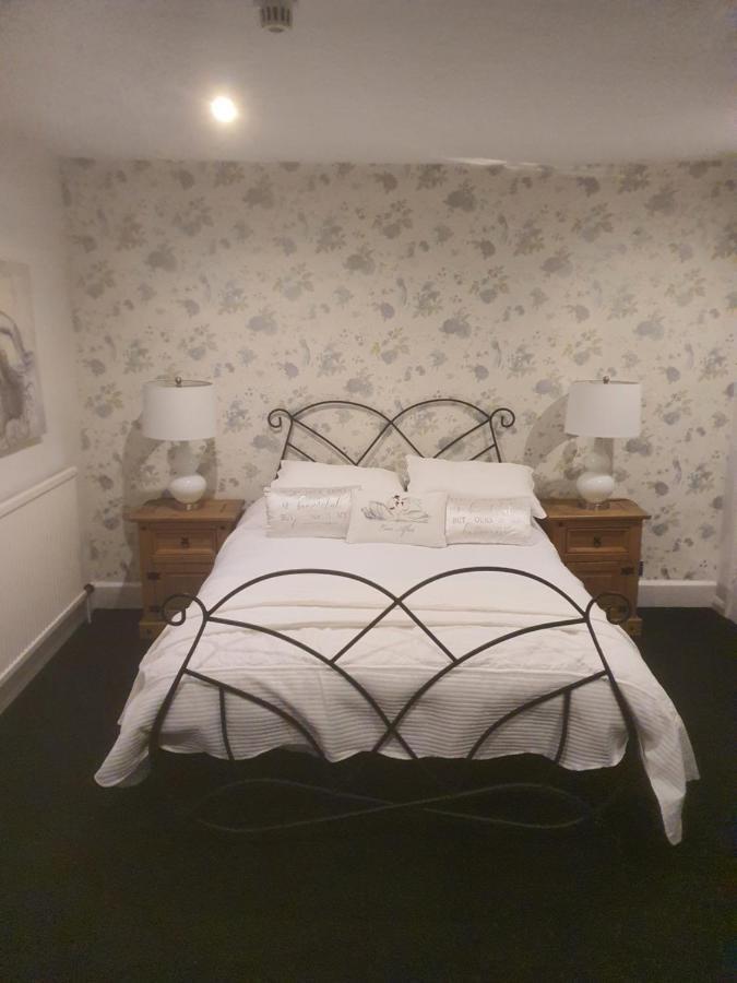 The Swan @ Stoford酒店 外观 照片 A bedroom at the hotel