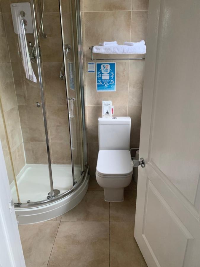 The Swan @ Stoford酒店 外观 照片 A shower cubicle